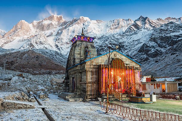 https://media.istockphoto.com/id/539105384/photo/kedarnath-in-india.jpg?s=612x612&w=0&k=20&c=0nK5I_7HUWn3VOuHyWxGc7_eJilZY1Wa975eA_FKdB8=